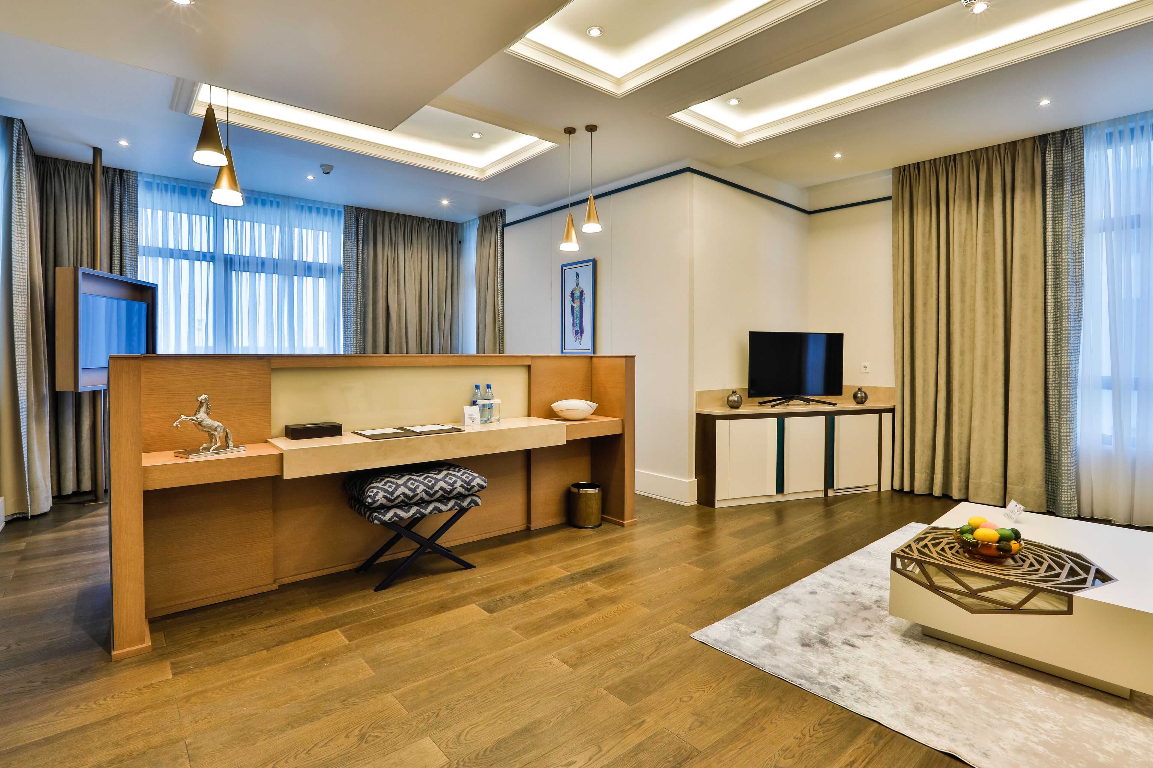 103-inch smart tv with cable channels, tv