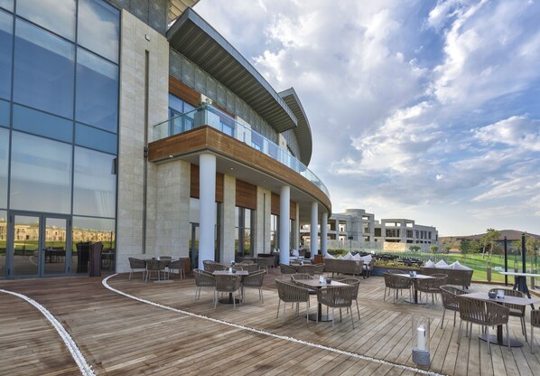 Breakfast, lunch, dinner served; kosher dishes, golf course views  - Dreamland Golf Hotel (Baku)