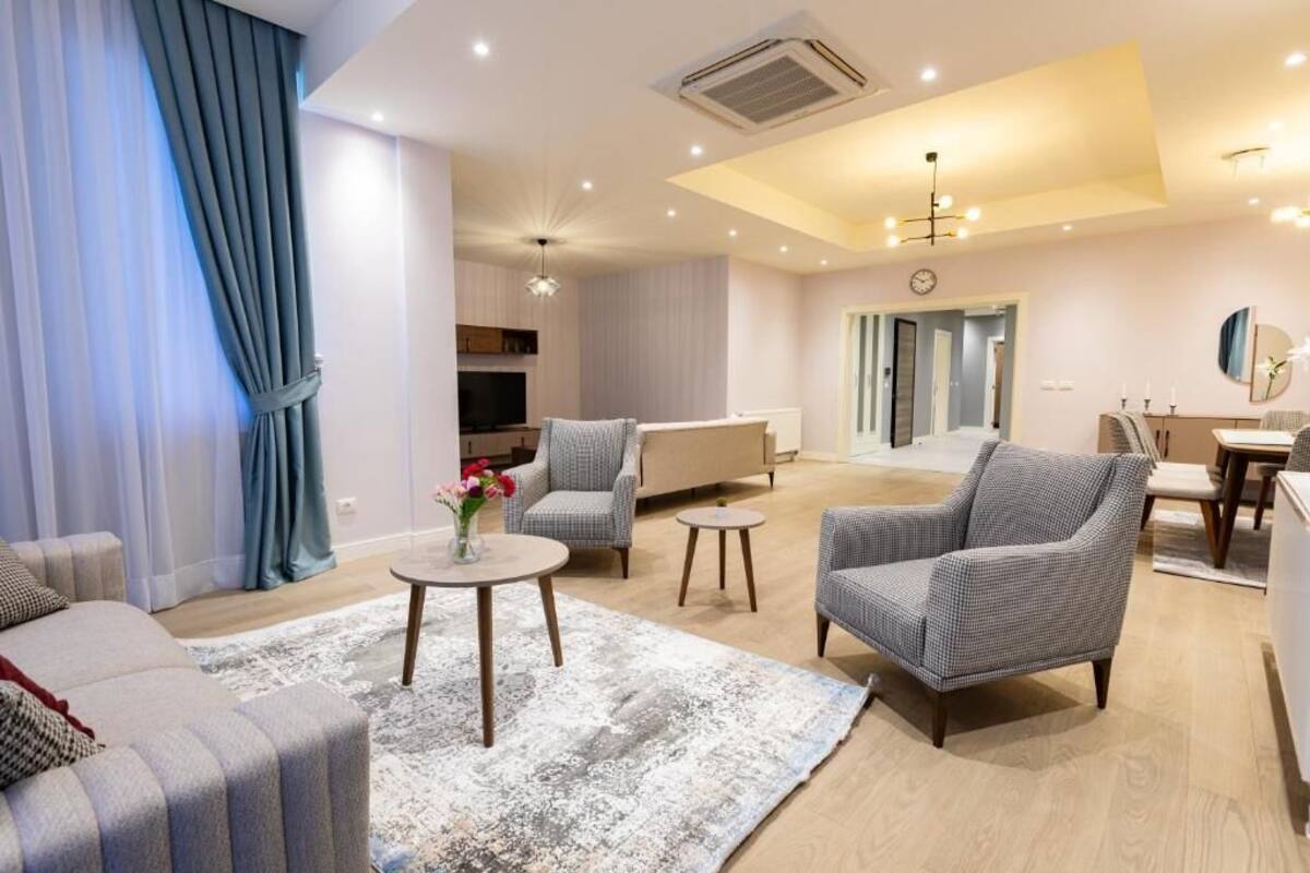 Familienapartment | Essbereich im Zimmer