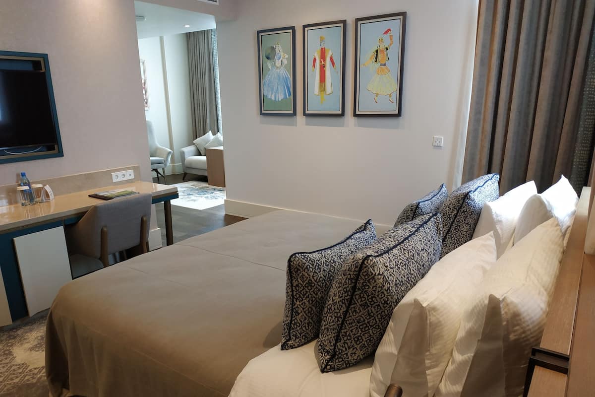 Egyptian cotton sheets, premium bedding, memory-foam beds, in-room safe