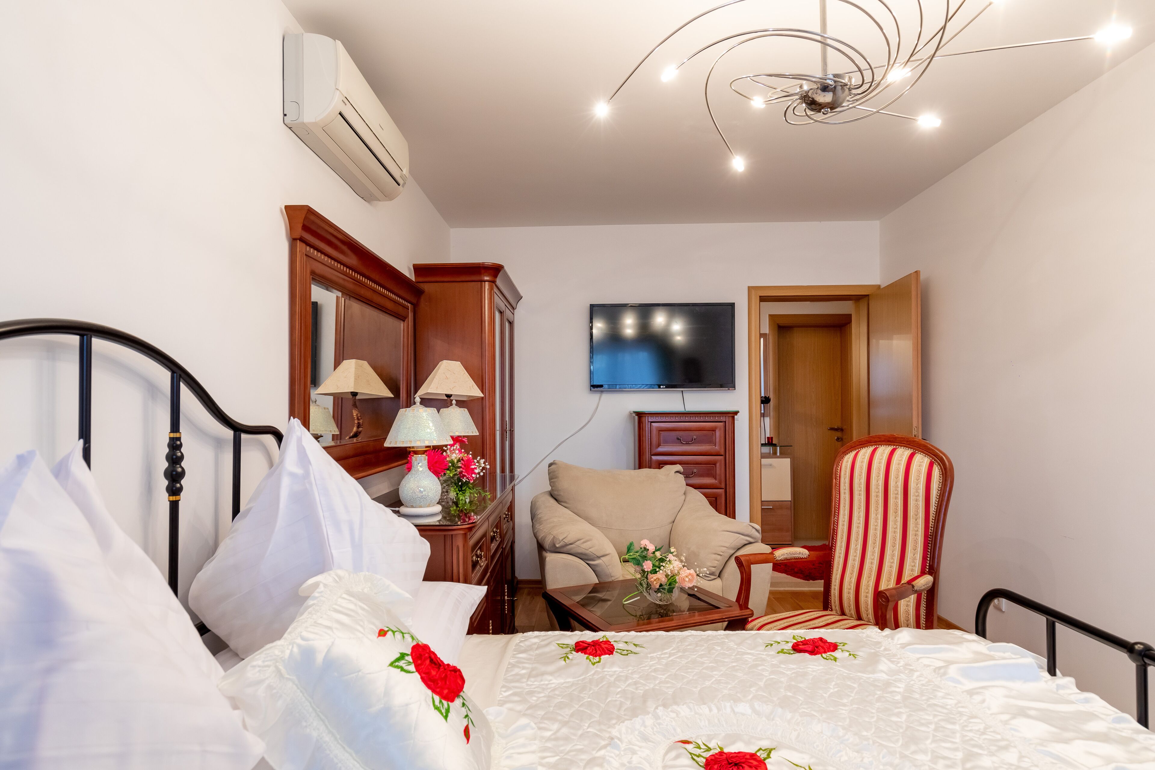 2 habitaciones, cunas gratuitas, wifi gratis y ropa de cama 