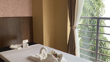 Couples treatment room(s), steam room, body treatments