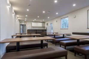 Single or Twin share, Non Smoking | Shared kitchen facilities | Fridge, microwave - Niseko Wow Lodge (Kutchan)