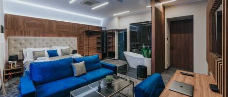 Studio, Balcony, Hot Tub | Desk, blackout drapes, soundproofing, iron/ironing board