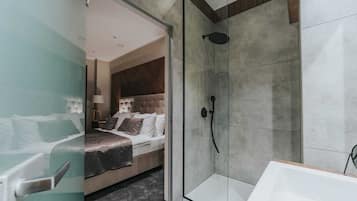 Quarto luxo | Banheiro | Secador de cabelo, piso aquecido, toalhas de banho, sabonete