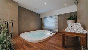 Bañera de hidromasaje privada