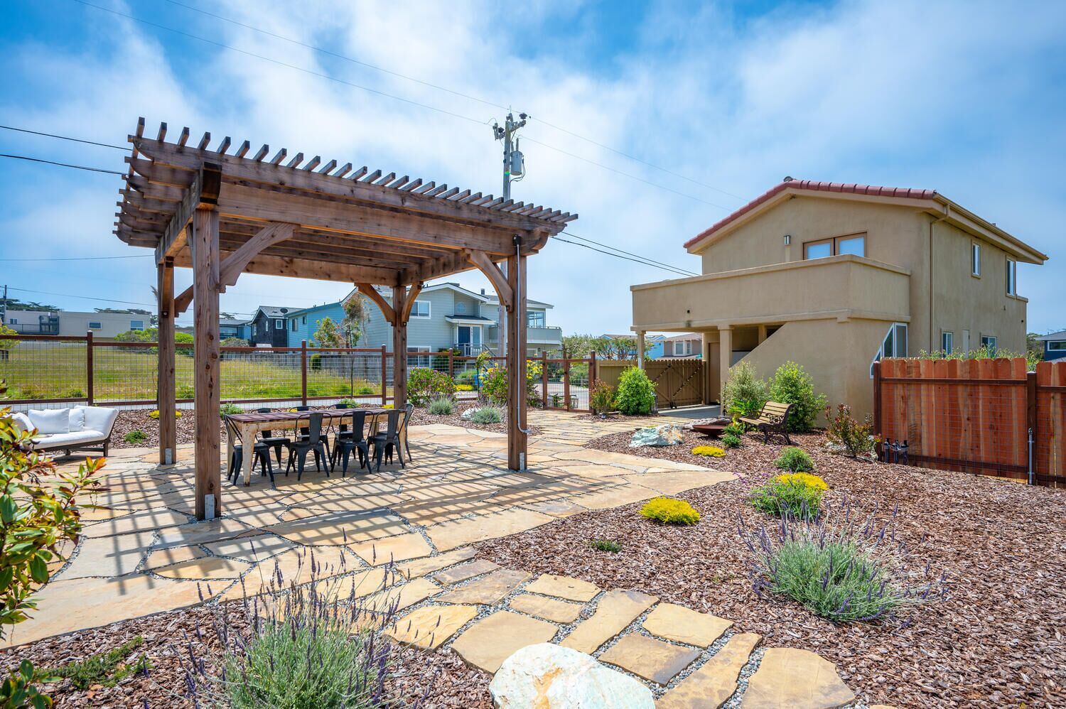 Marine Terrace, Pet-Friendly Rental! Perfect Location, Steps to the Beach!
