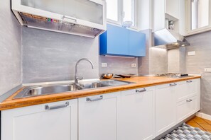 Lägenhet - 3 sovrum - terrass | Eget kök | Stort kylskåp, ugn, spishäll och diskmaskin