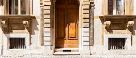 مدخل المنشأة