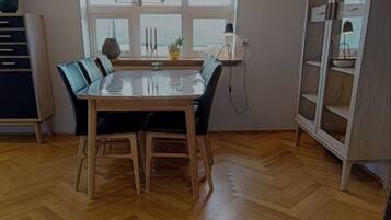 House | In-room dining