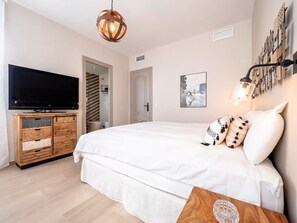 6 bedrooms, desk, iron/ironing board, travel cot - Luxury. 600m2 Villa 6 bedrooms 5.5 bathrooms Ocean and mountain. Private pool. (Mont-roig del Camp)