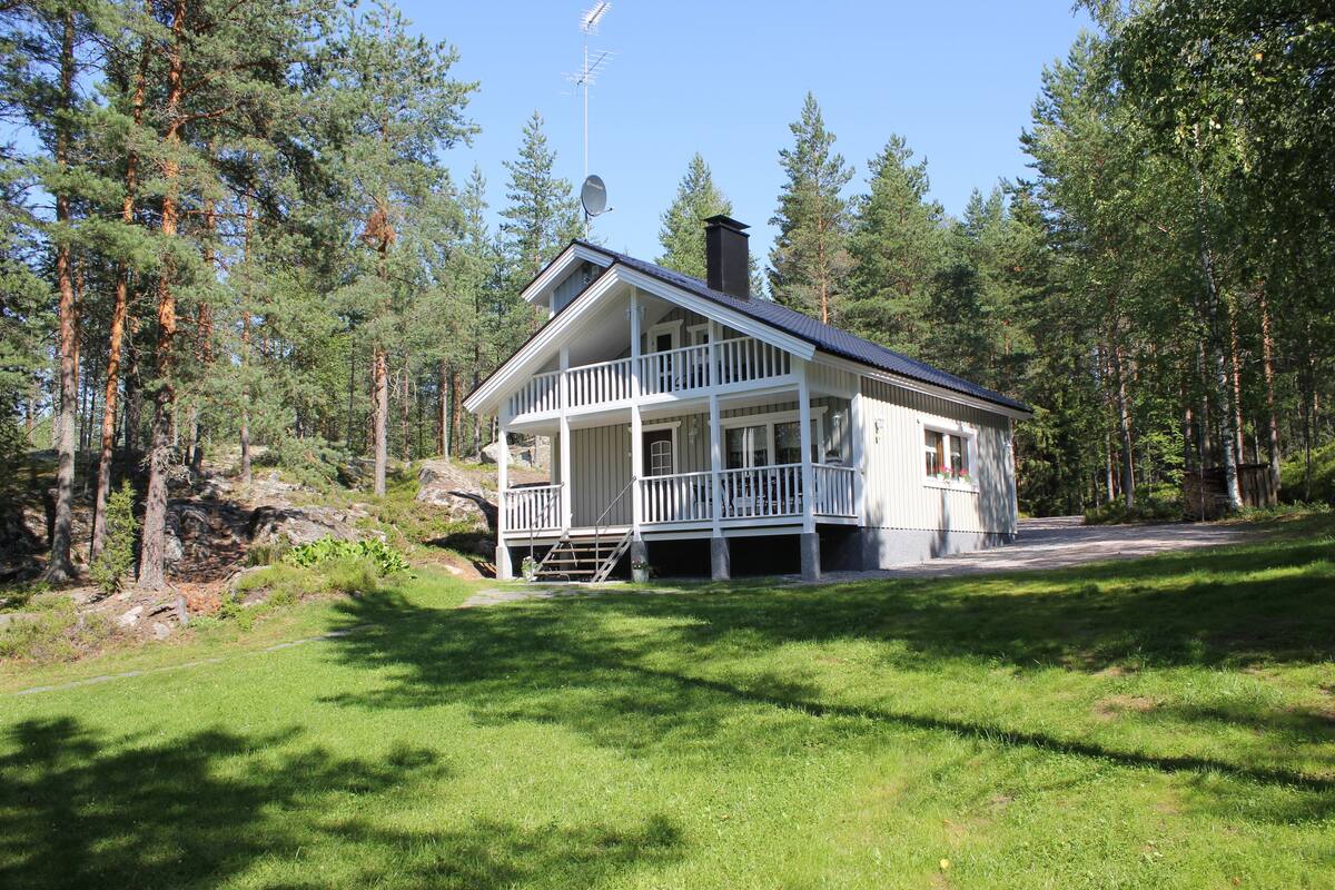 Villa Hyppykallio | Premium bedding, blackout drapes, soundproofing, iron/ironing board