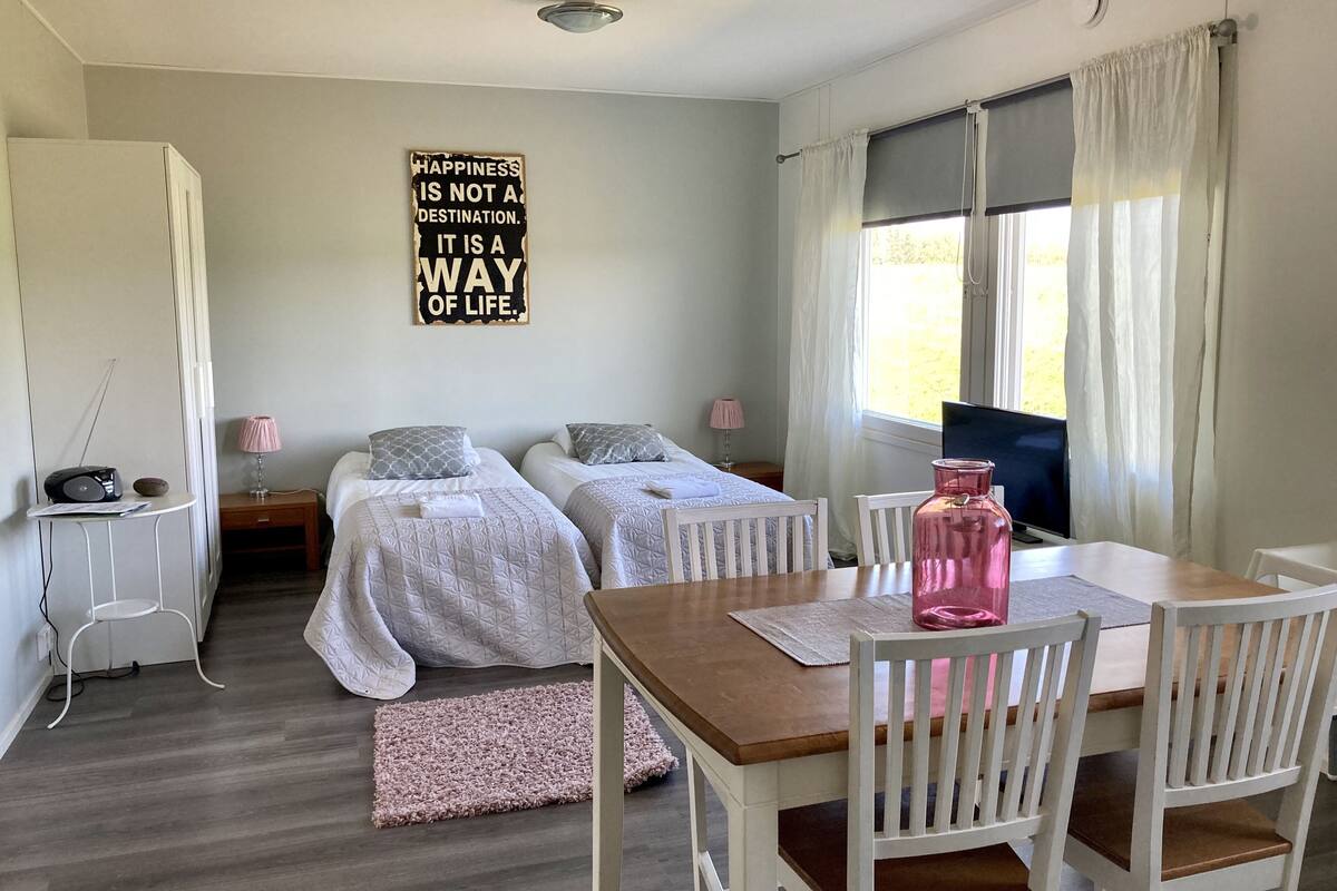 Family Apartment Tupa | Premium bedding, blackout drapes, soundproofing, iron/ironing board