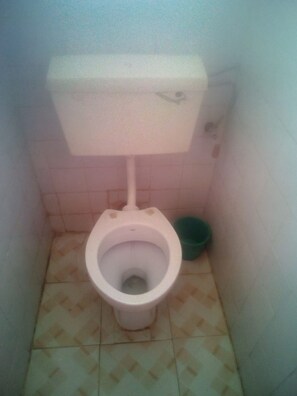 Single Room | Bathroom | Shower, rainfall showerhead, slippers, towels