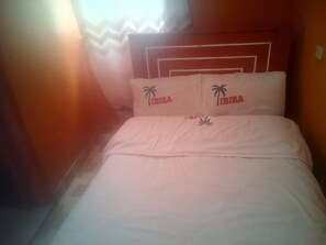 Chambre Simple | Wi-Fi gratuit, draps fournis