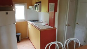木屋, 2 间卧室 | 私人厨房 | 茶具/咖啡用具、冰箱、微波炉、炉灶
