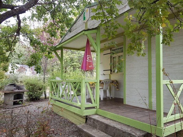 BBQ/picnic Area - Camping les Bonnets (Neffes)