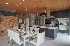 House (Resort Chatan) | In-room dining