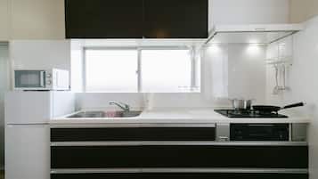 Aja | Private kitchenette | Fridge, microwave, stovetop, electric kettle