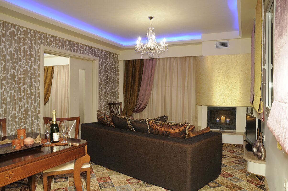 suite | living area | flat-screen tv