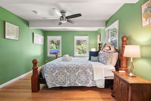 3 habitaciones, tabla de planchar con plancha, wifi y ropa de cama 