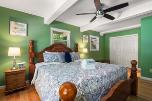 3 habitaciones, tabla de planchar con plancha, wifi y ropa de cama 