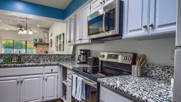 Condo, 3 Bedrooms | Private kitchen | Fridge, oven, coffee/tea maker, toaster