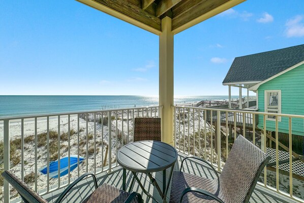 Property grounds - Pineapple Paradise by GSVR | Stunning Beachfront Escape w/ Heated Pool + FREE Activities/Golf (Gulf Shores)