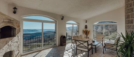 المنشأة من الداخل