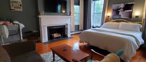 1 dormitorio, tabla de planchar con plancha, wifi y ropa de cama