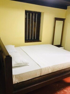 Basic Room | Iron/ironing board, bed sheets - Kallycave Eco Lodge (Beragala)