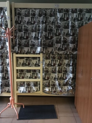 1 makuuhuone, yksilöllisesti sisustettu, yksilöllisesti kalustettu