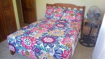 Basic Apartment | 2 bedrooms, iron/ironing board, free WiFi, bed sheets