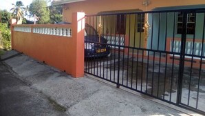 Basic Apartment | Terrace/patio - 2 bedroom apartment (St. David)