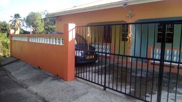 Basic Apartment | Terrace/patio