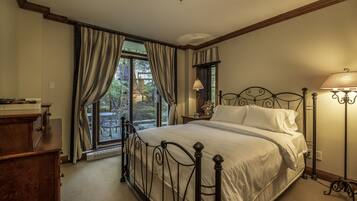 Bondurant 95.02 | 3 bedrooms, iron/ironing board, free WiFi, bed sheets