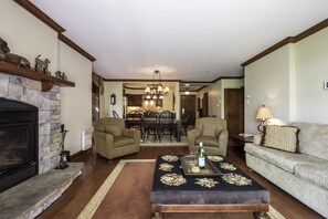 Bondurant 95.02 | Living room