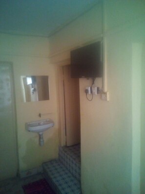 Single Room | Bathroom - Maleck Guest Rooms (Ruiru)