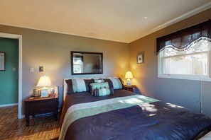 3 soverom, strykejern/-brett, internettilgang og sengetøy