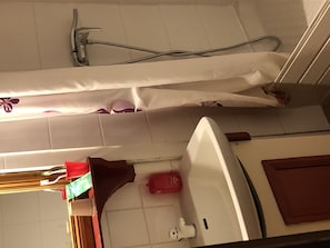 Double Room | Bathroom | Shower, hair dryer, towels