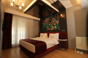 Standard-Doppelzimmer | Minibar, Zimmersafe, individuell dekoriert, individuell eingerichtet