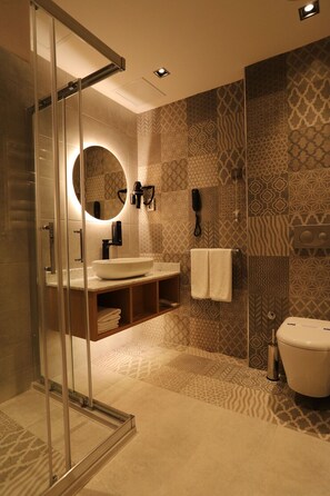 Comfort Double Room | Bathroom | Free toiletries, hair dryer, slippers, towels - My Garden Hotel (Istanbul)
