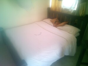 Single Room | Free WiFi, bed sheets - Marina Guest House (Ruiru)