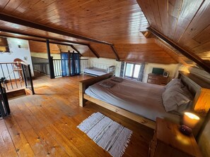 2 bedrooms, desk, iron/ironing board, WiFi