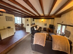TV, fireplace - Cottage Barn, Jacobstow (Bude)
