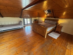 2 habitaciones, escritorio, tabla de planchar con plancha y wifi 