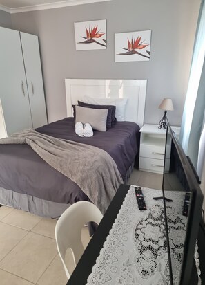 Deluxe Suite, 1 Double Bed | Desk, laptop workspace, iron/ironing board, free WiFi - Stay @ Home Airport Lodge (Kempton Park)