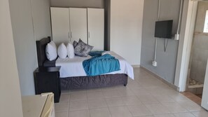 Standard Double Room | Desk, laptop workspace, iron/ironing board, free WiFi - Stay @ Home Airport Lodge (Kempton Park)