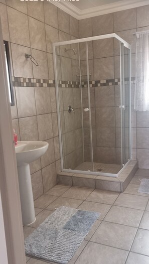 Deluxe Suite, 1 Double Bed | Bathroom | Hair dryer, towels, soap, toilet paper - Stay @ Home Airport Lodge (Kempton Park)