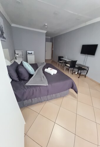 Stay @ Home Airport Lodge